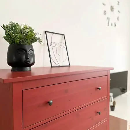 Air Conditioned 1 Bdr Near Train Station *