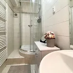 Air Conditioned 1 Bdr Near Train Station Apartamento *