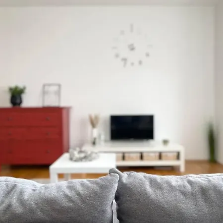 شقة Air Conditioned 1 Bdr Near Train Station *