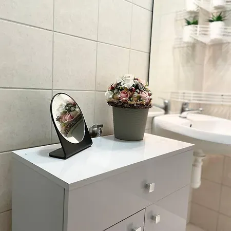Air Conditioned 1 Bdr Near Train Station * براتسيلافا